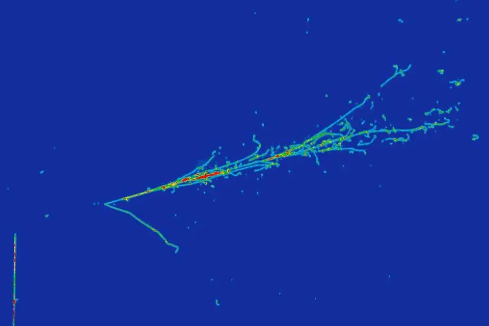 Primeira medição de interacções de neutrinos electrónicos em árgon com produção de piões carregados